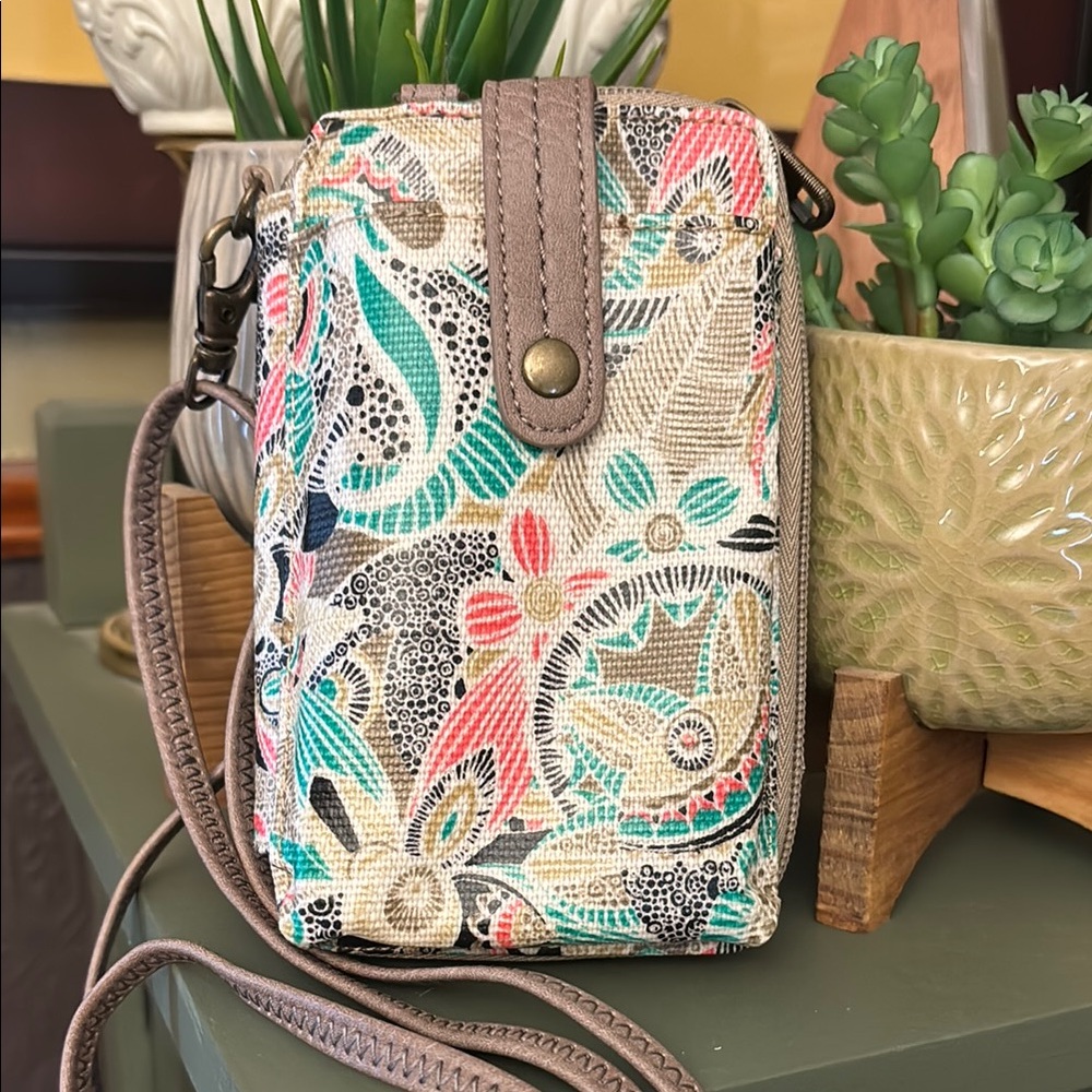 Sakroots Cream and Pink Crossbody Bag with Paisley Design, excellent condition